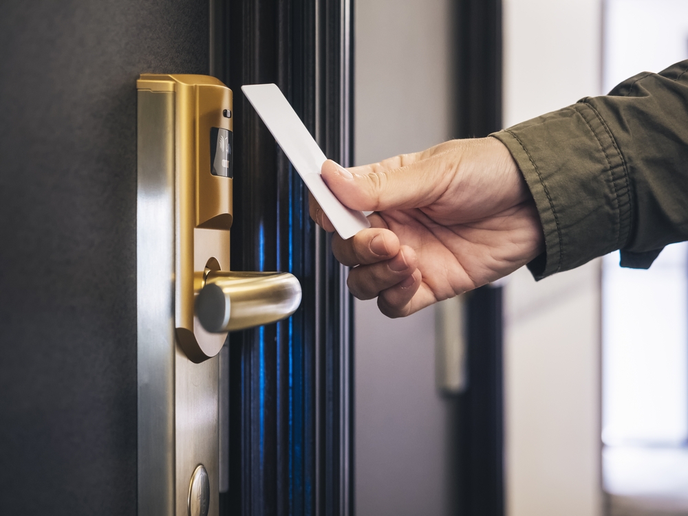 Hand,Holding,Key,Card,Hotel,Room,Access