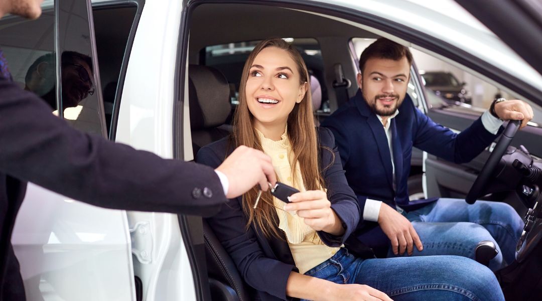 renting-cars-couple