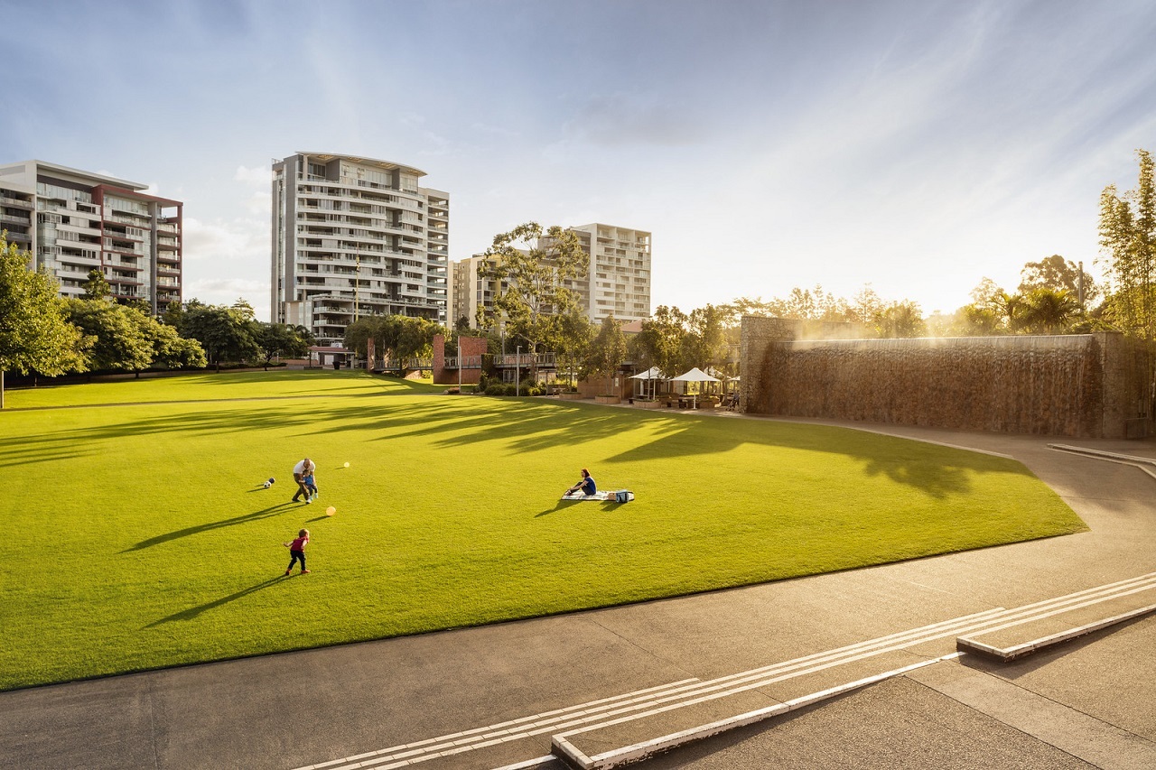 Brisbane_Roma Street Parkland_Celebration Lawn_Family